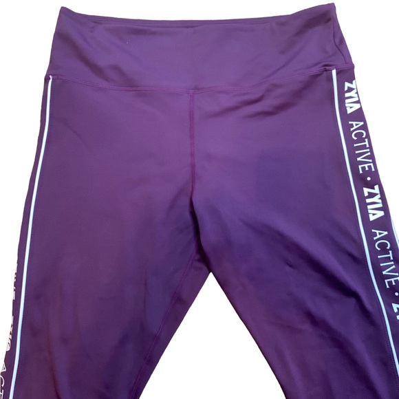 Zyia logo stripe plum light n tight high rise crop - Picture 6 of 7